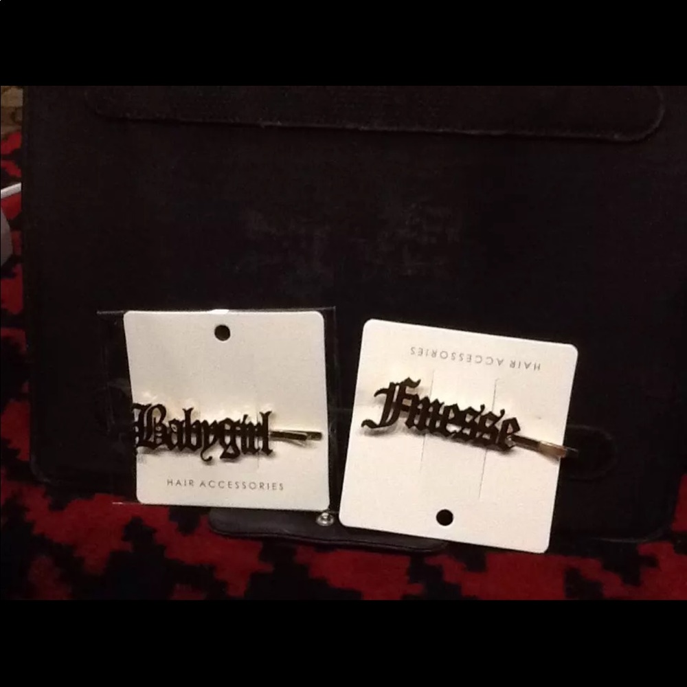 Unique ladies hair clips. Only babygirl available